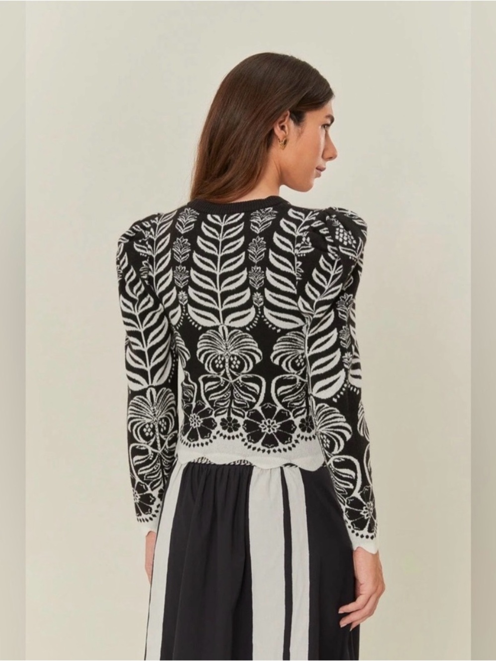 FARM RIO ANIKA Tropical Splendor Black & White Floral Jacquard Knit Top - Picture 2 of 4